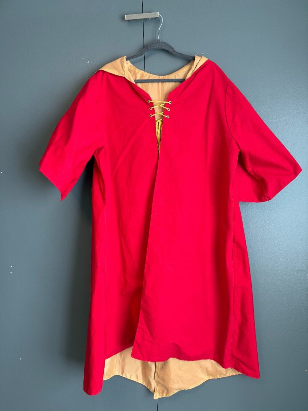 Gryffindor Harry Potter Quidditch Robe/ Costume (includes quaffle and goggles)